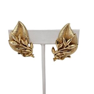 Vintage Sarah Coventry Leaf Earrings Goldtone Clip On